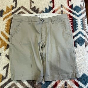 Men’s shorts. Size 34 LIKE NEW)